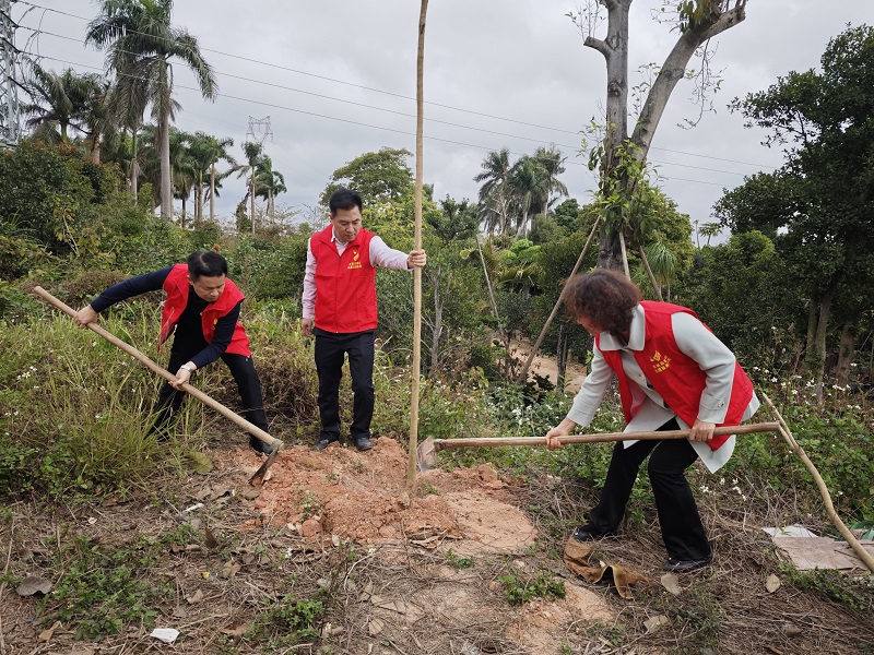 1709178115160938.jpg 植樹現(xiàn)場.jpg