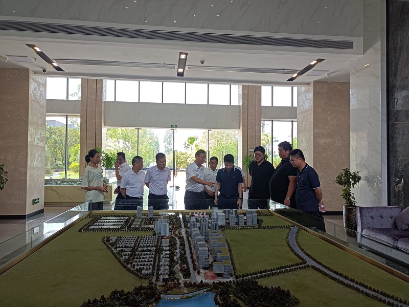 1725962473138902.jpg 8.19深圳易天公司到高新科技產(chǎn)業(yè)園考察.jpg