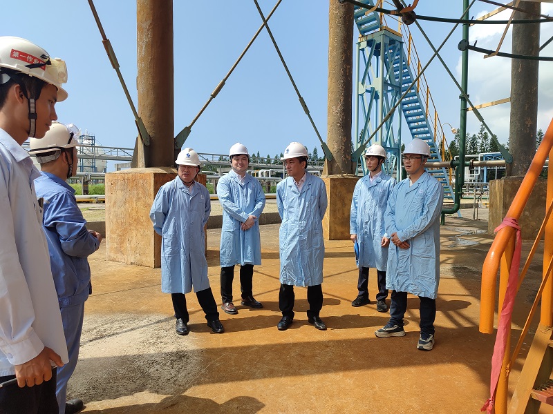 3、集團(tuán)黨委委員、副總經(jīng)理陳劍鋒到高新實(shí)華倉(cāng)儲(chǔ)項(xiàng)目督導(dǎo)檢查.jpg